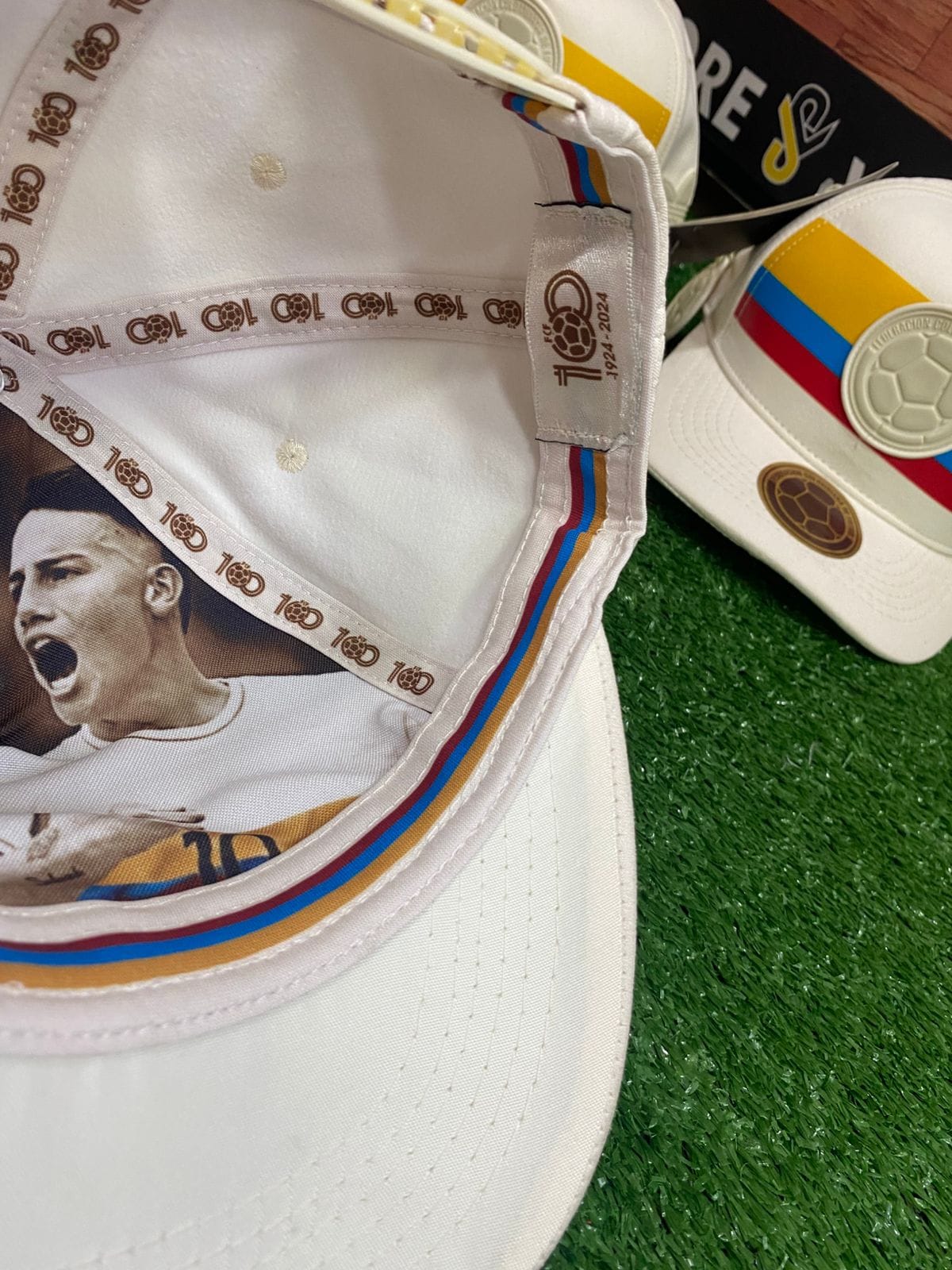 Combo Camiseta Centenario Selección Colombia 1.1 + Gorra Oficial del Centenario + Llavero