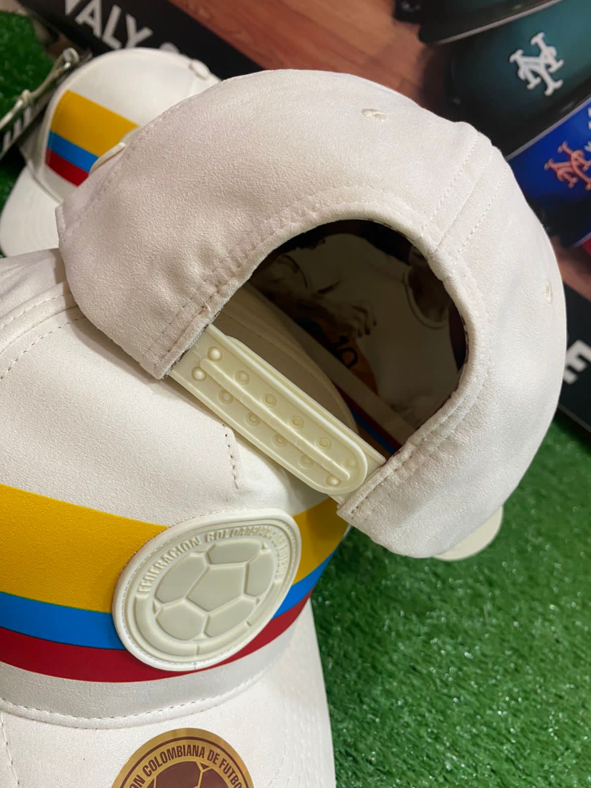 Combo Camiseta Centenario Selección Colombia 1.1 + Gorra Oficial del Centenario + Llavero